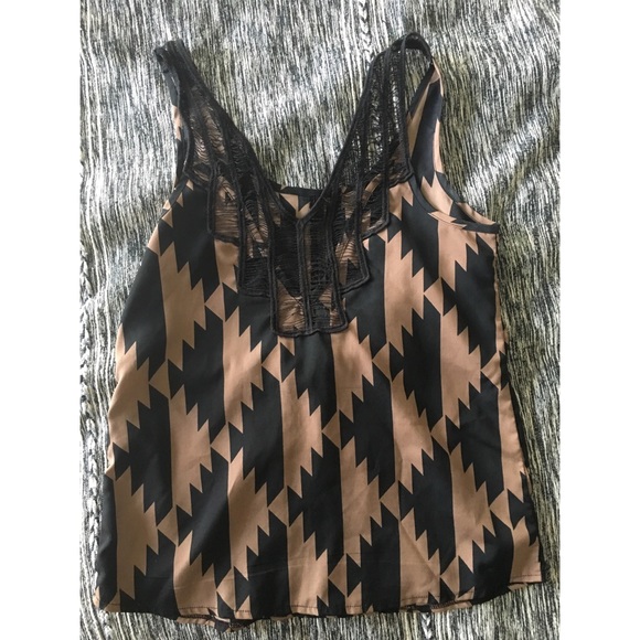 Pattern Tank With Detail Back - Picture 2 of 2